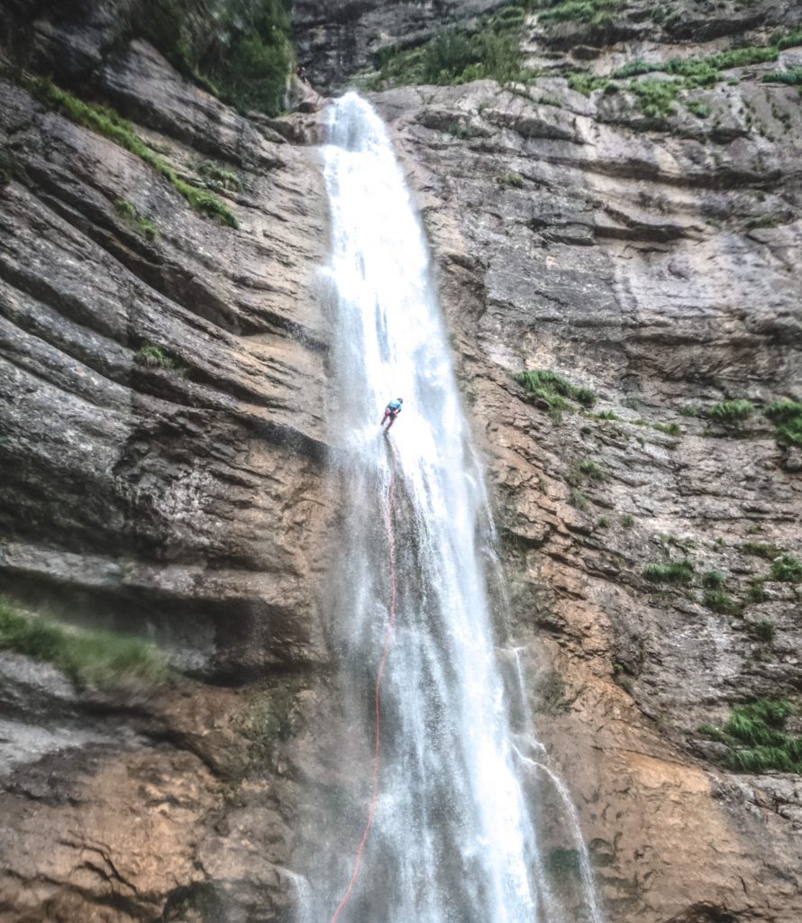 Canyoning Grenoble cascade canyon sportif ecouges en Isère Vercors