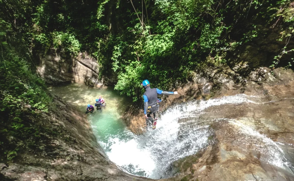 Stage canyoning